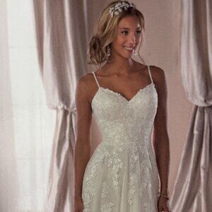 Stella York wedding gown - brand new, never worn